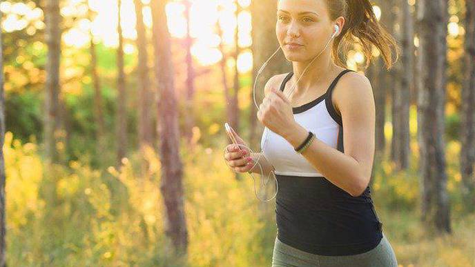 Health & Fitness Wearables Have Boomed During the Pandemic & They're Changing the Way We Eat, Sleep, Exercise, & Drink Alcohol